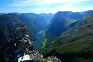 Zespół kuchni przygotowuje obiady